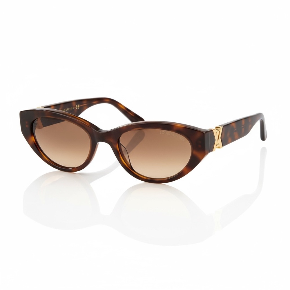 Authentic Louis Vuitton EUC LV Icon Cat Eye Sunglasses with authentic case